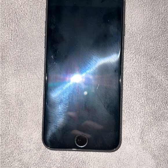 Iphone 7s Has been fully reset and in good condition (minus the smudges) - Picture 3 of 4